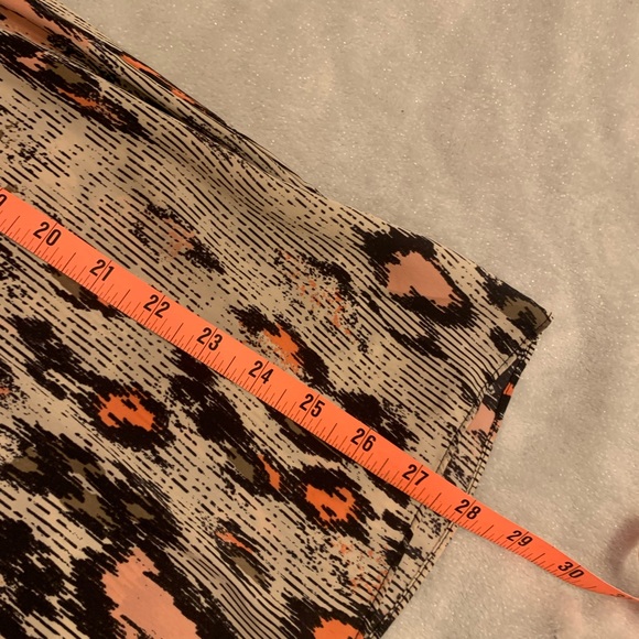 belle gray by Lisa Rinna Cheetah Print Blouse L - Picture 7 of 7